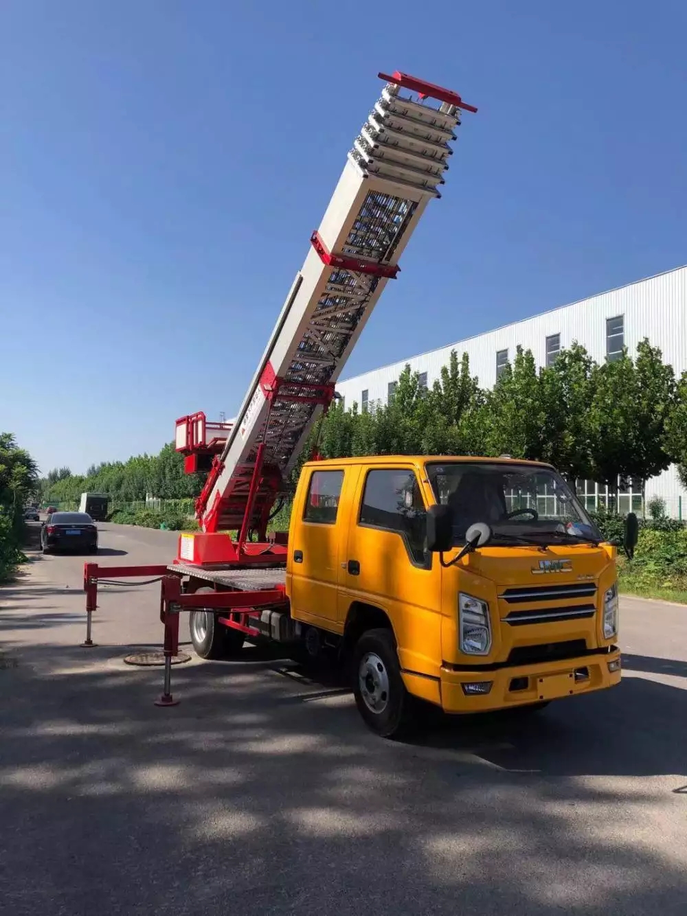 耒阳附近的云梯车出租服务：轻松解决高空作业需求